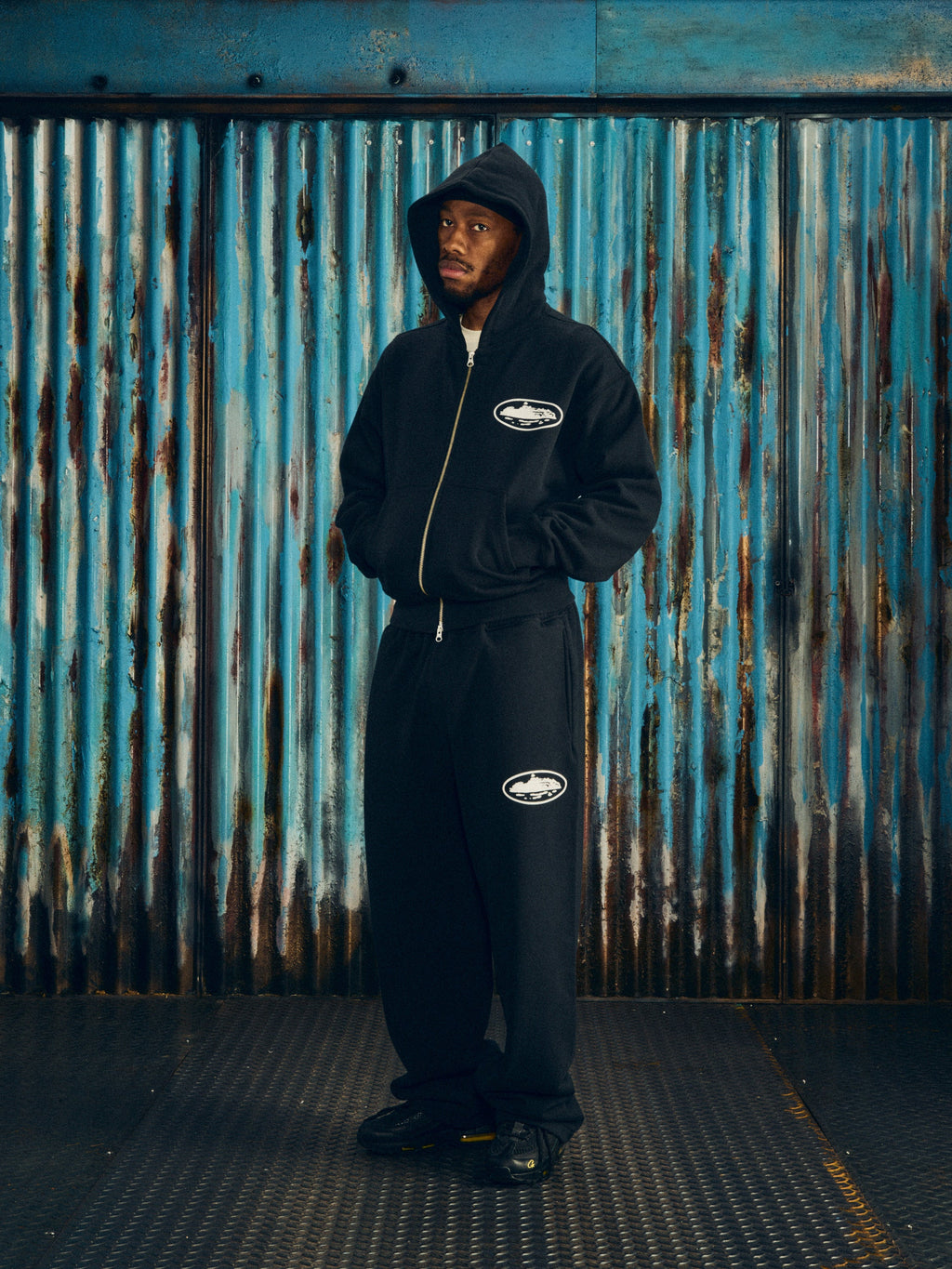 ISLAND PUFF PRINT OPEN HEM SWEATPANT [BLACK] CRTZRTW
