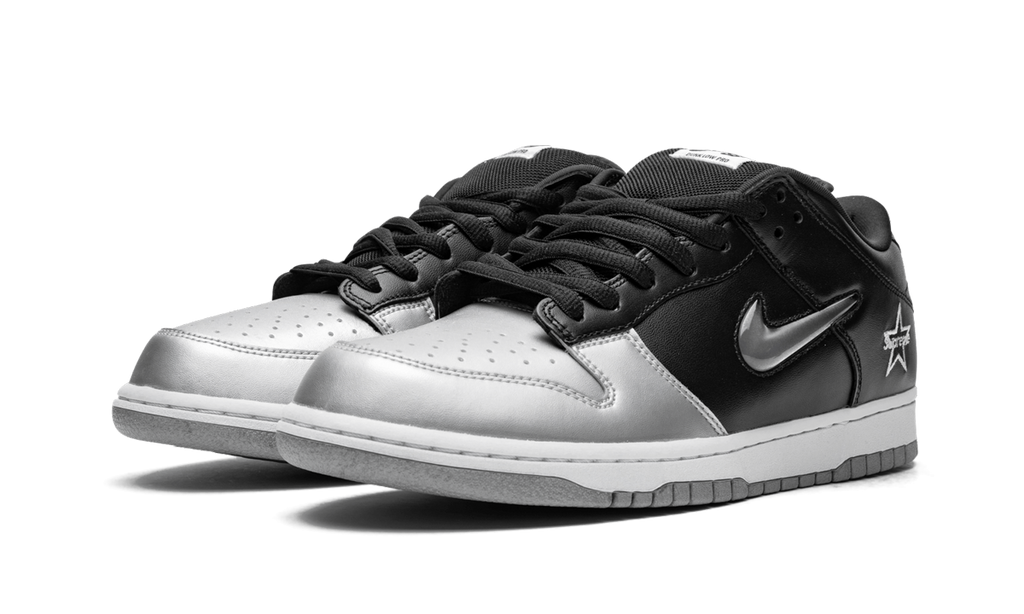 Nike SB Dunk Low OG QS "Supreme - Jewel Swoosh Silver/Black" CK3480 001