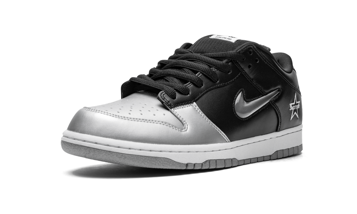 Nike SB Dunk Low OG QS "Supreme - Jewel Swoosh Silver/Black" CK3480 001