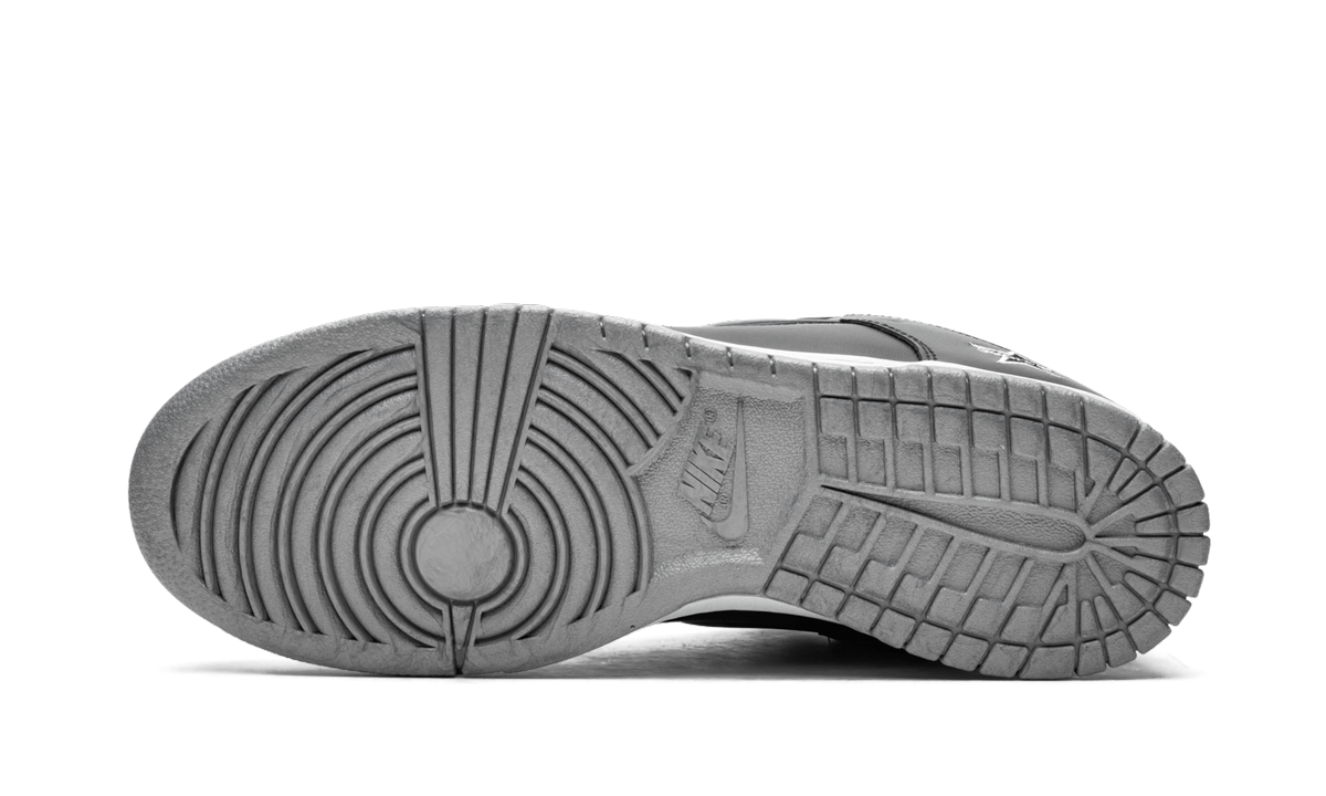 Nike SB Dunk Low OG QS "Supreme - Jewel Swoosh Silver/Black" CK3480 001