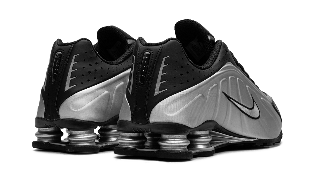 Nike Shox R4 "Metallic Silver / Black" HQ1988 007