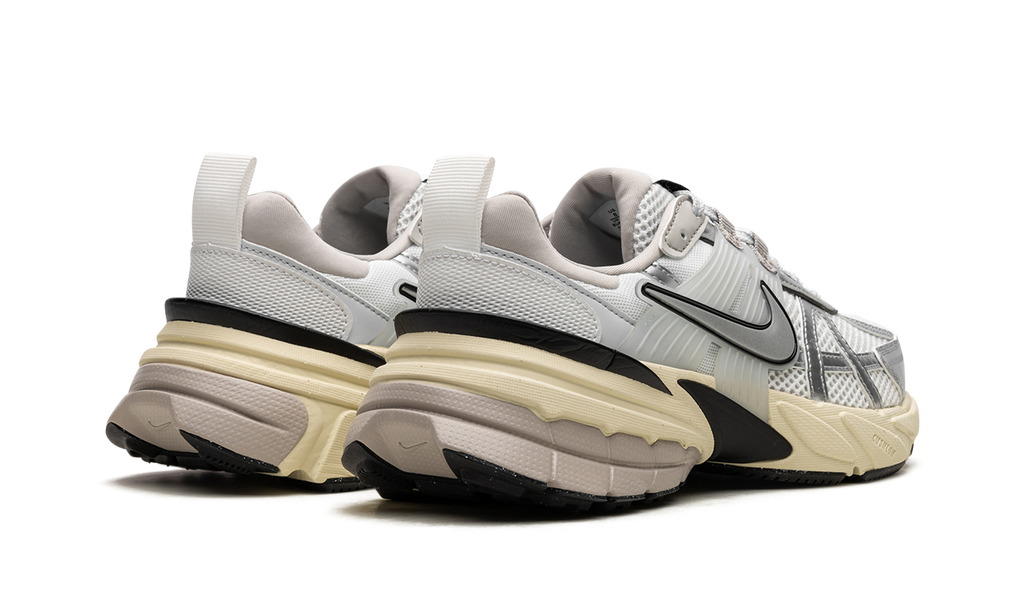 Nike V2K RUN WMNS "Metallic Silver" FD0736 100